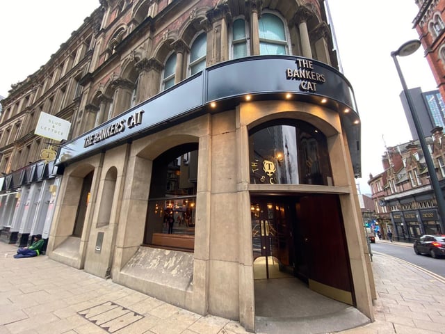 29 Boar Lane. “A sumptuous yet traditional feel is created by the use of mahogany and leather in the seating area, which wraps itself nearly all the way round the bar.”