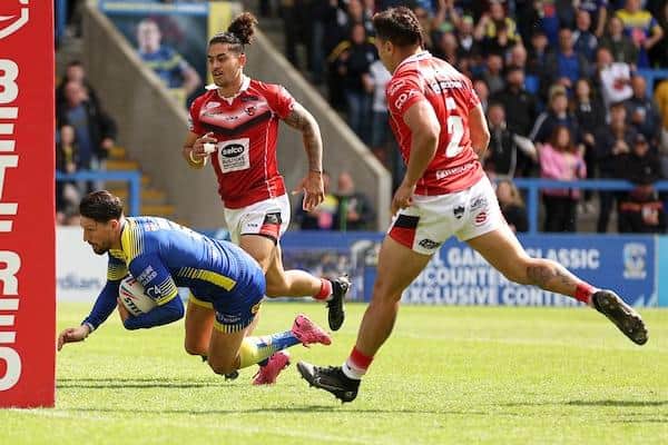 Gareth Widdop scores for Warrington agianst Salford in July. Picture by Paul Currie/SWpix.com.