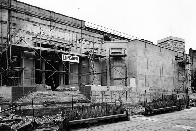Construction of the Henry Moore Sculpture Gallery in October 1981. He was made an Honorary Freeman of the City of Leeds in 1981. His work included 919 sculptures, 5,500 drawings and 717 graphics.
