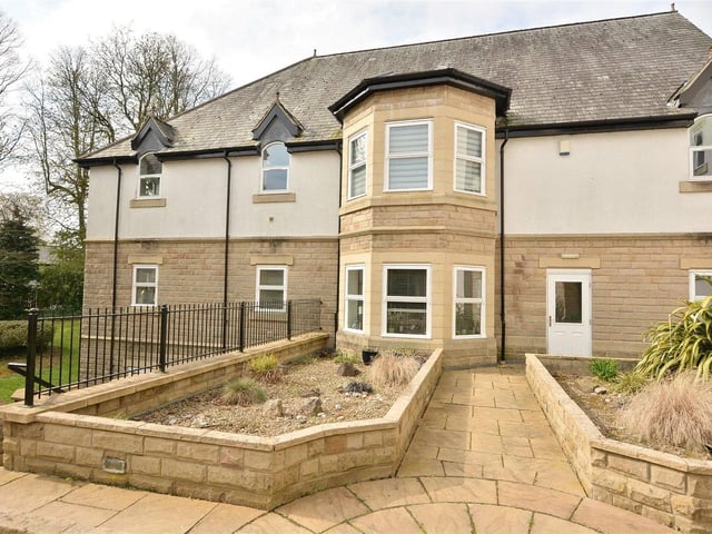 This superb three double bedroom apartment occupies a prime first floor position within the exclusive Parc Mont development, situated on the doorstep of Oakwood Parade, Street Lane and local schools.