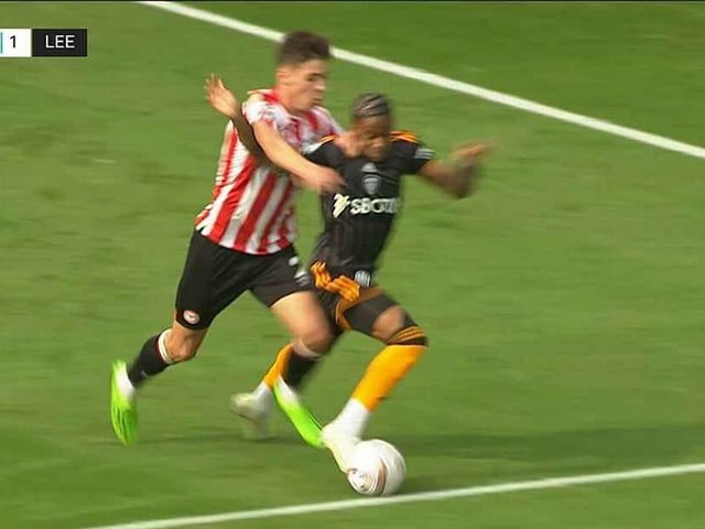 Crysencio Summerville is impeded by Brentford's Aaron Hickey during the Whites' 5-2 defeat by Brentford. No penalty awarded. (Pic: BBC)
