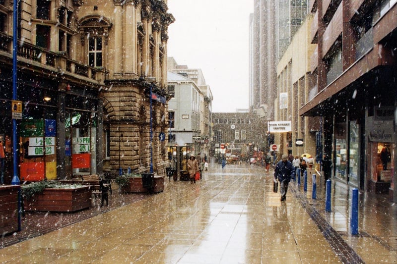 Albion Street in February 1991 looking south towards Bond Street, with the Bond Street Centre on the right. On the left, Benetton ladies wear is on the ground floor of the former YMCA building. Britannia Building Society is next to this.