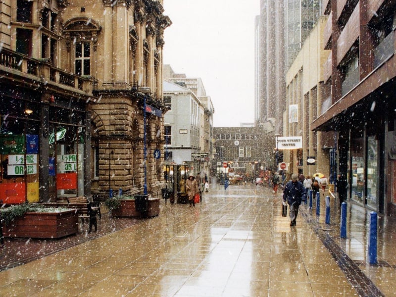 Albion Street in February 1991 looking south towards Bond Street, with the Bond Street Centre on the right. On the left, Benetton ladies wear is on the ground floor of the former YMCA building. Britannia Building Society is next to this.