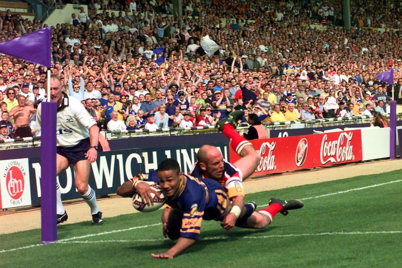 Man of the match Leroy Rivett scores the second of his then-record four Wembley tries.
