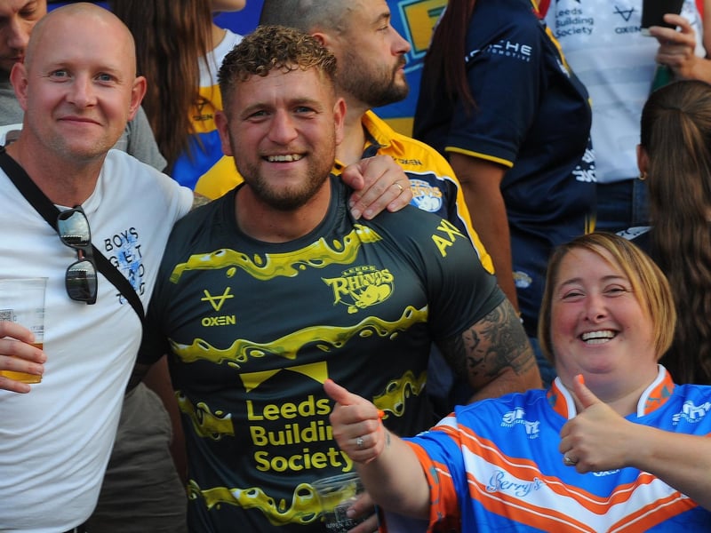 Fans AMT Headingley's South Stand.