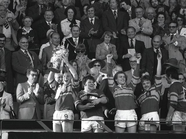 Lifting the Challenge Cup at Wembley in May 1978 Leeds RL captain David Ward is pictured with teammates Steve Pitchford, Willie Oulton, Kevin Dick, and Mick Harrison. Leeds beat St Helens 14-12 in front of 96,000 fans.