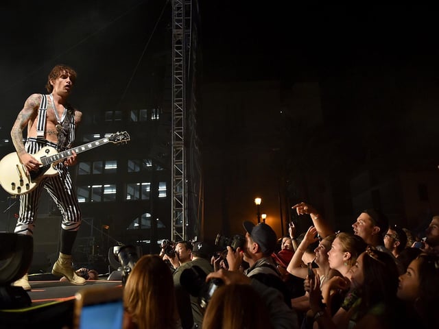 The Darkness have teamed up with American rockers Black Stone Cherry for a co-headline tour that stops off at the First Direct Arena on February 3.