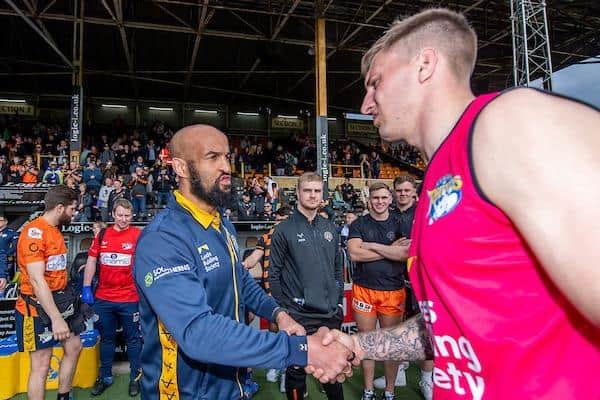 Alex Mellor shakes hands with then interim-coach Jamie Jones-Buchanan following his last game for Rhinos, a loss at Castleford in April. Picture by Allan McKenzie/SWpix.com.