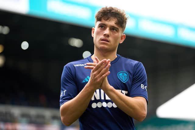 Wales winger Daniel James visited the Beckett Wing of St James’ University Hospital with the Leeds United Foundation