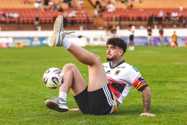 Jay Rosa stuns with flawless freestyle skills on Odsal Stadium pitch