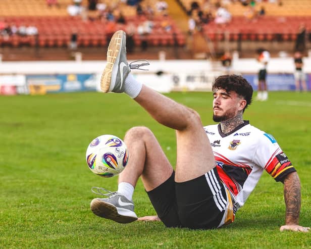 Jay Rosa stuns with flawless freestyle skills on Odsal Stadium pitch
