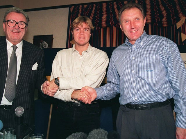 17 NOV 1995: TOMAS BROLIN SIGNS FOR LEEDS UNITED FOOTBALL CLUB FOR A RECORD FOUR AND A HALF MILLION POUNDS SEEN HERE WITH BILL FOTHERBY MANAGING DIRECTOR AND HOWARD WILKINSON LEEDS TEAM MANAGER Mandatory Credit: Allsport UK/ALLSPORT
