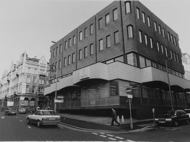 Share your memories of Leeds in 1993 with Andrew Hutchinson via email at: andrew.hutchinson@jpress.co.uk or tweet him - @AndyHutchYPN