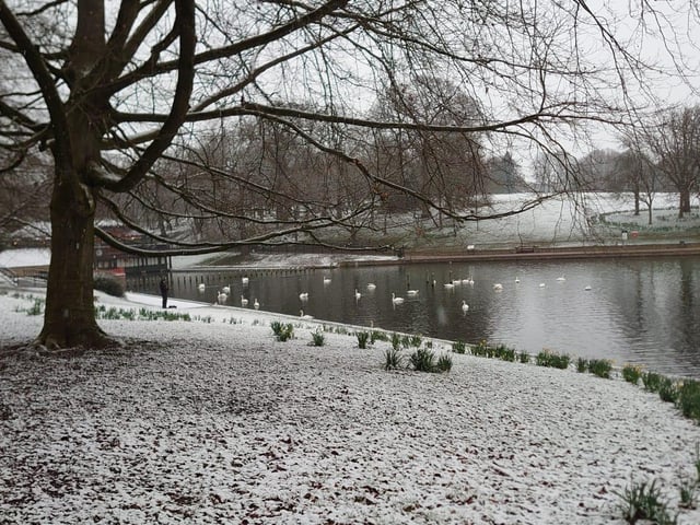Leeds woke up to snow this morning and picturesque scenes had been created across the city.