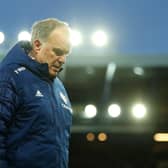 LIVERPOOL, ENGLAND - FEBRUARY 12: Marcelo Bielsa, Manager of Leeds United looks dejected following their side's defeat in the Premier League match between Everton and Leeds United at Goodison Park on February 12, 2022 in Liverpool, England. (Photo by Marc Atkins/Getty Images)