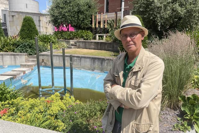 Peter Fawcett said that the fountain had been reduced to a "foul, stinking mess".