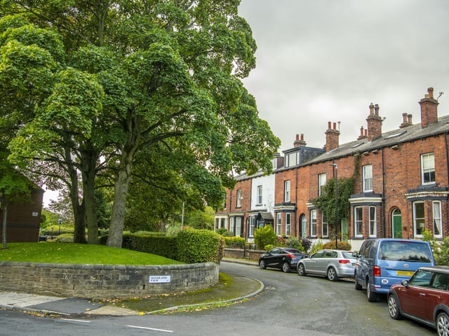 The majority of sales in Chapel Allerton during the last year were semi-detached properties, selling for an average price of £305,892. Terraced properties sold for an average of £245,682, with flats fetching £196,152.