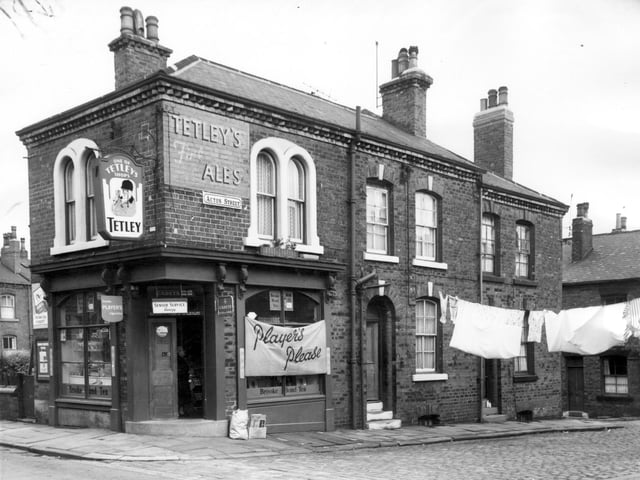 Acton Street at the junction with Kiln Street in July 1964. The shop is licensed to sell groceries.
