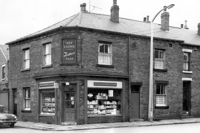 The corner shop is 174 Jack Lane. It is an off licence and grocers, business of Arthur Ryder. To the right is Jospeh Street, number 13 is next to the shop.