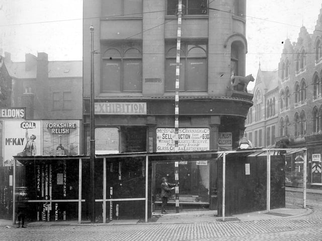 The corner of Kirkgate with New Market Street in July 1907. Former Tiger Stores on corner with statue of Tiger visible above first storey. Visible on New Market Street is J. Hepworth and sons clothiers and R. Sinclair, tobacco manufacturers.