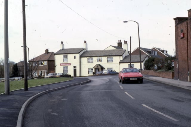 Looking north-west along Branch End to the Old Griffin Head public house at the junction with Town Street. Highfield Drive leads off to the right at the side of the pub. Pictured in March 1984.