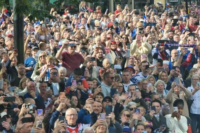 Fans along the parade route.