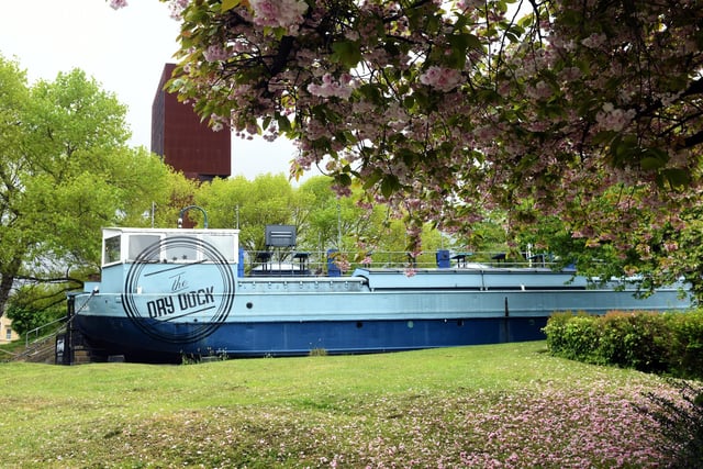 The Dry Dock is easily one of the most recognisable pubs in Leeds. Previously used as an old sand and gravel barge on the River Aire, in 1993 the boat was taken out of Clarence Dock and placed on a patch of grass along Woodhouse Lane.