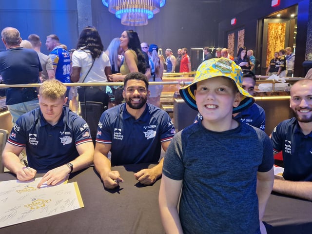 A young fan meets his Leeds Rhinos heroes.