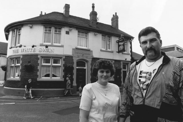 Do you remember Gary Carver and his wife Kath?  They ran the White Swan Hotel in Kippax. Pictured in July 1991.