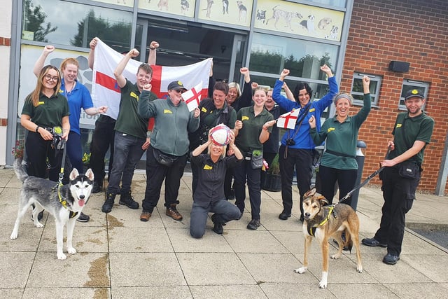 Like the rest of the country, Dogs Trust Leeds have been swept up in a football frenzy! They gathered together to send our Lionesses a message of good luck and support ahead of the Women’s Euros Final match.