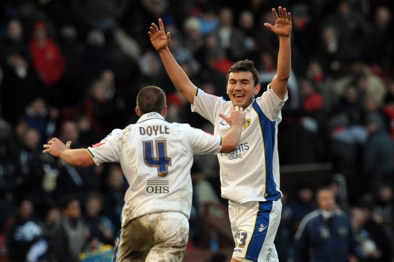 Leeds United midfielder Robert Snodgrass (R) and Irish midfielder Michael Doyle celebrate after beating Manchester United 0-1 in their English FA Cup football match at Old Trafford. (Photo credit should read PAUL ELLIS/AFP via Getty Images)