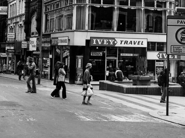 Lands Lane precinct at the corner with Albion Place in April 1979. The fountain and precinct were opened on April 12, 1972, by Environment Secretary Peter Walker. From the left, on Albion Place, shops include Bailey's, Nicola Anne, Willerby, Royce Manshop Ltd at number 27, Brandon House Ltd jeweller's at 28 and Ivey Travel at number 6 Lands Lane. A sign in the foreground informs that Lands Lane is a paved zone with vehicle restrictions.