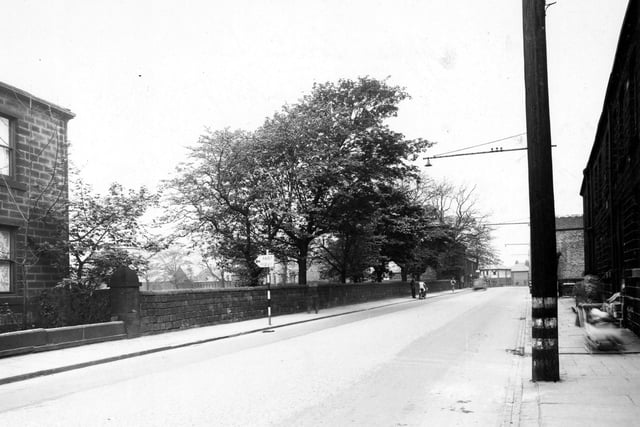 A view looking towards Broad Lane along Upper Town Street, from opposite Haley's Yard in May 1948.