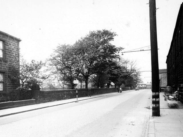 A view looking towards Broad Lane along Upper Town Street, from opposite Haley's Yard in May 1948.