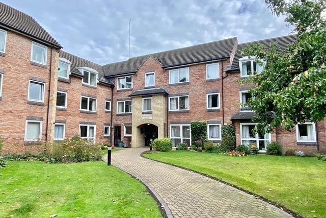A well positioned ground floor apartment in Wetherby is for sale. Benefitting from double glazed windows, night storage heating, a refitted kitchen and a modern shower room, the property is available with no onward chain and includes carpets, curtains and light fittings.