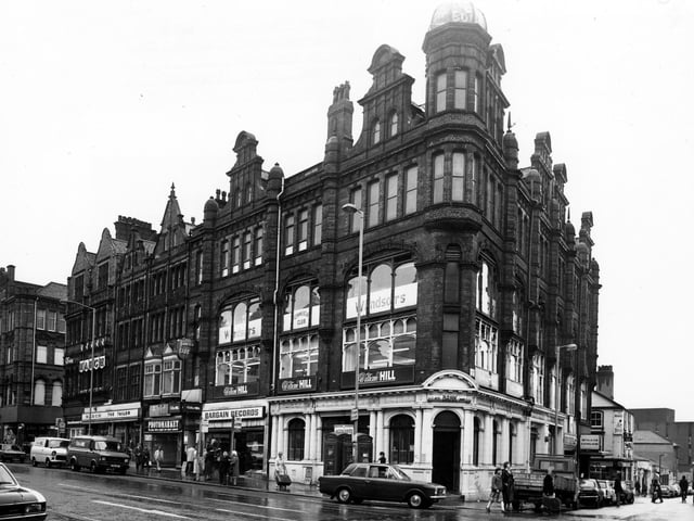 Vicar Lane to the junction with Ludgate Hill in December 1979.