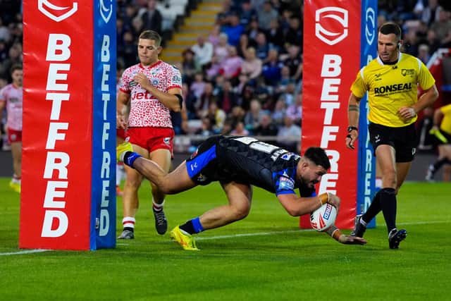 James Bentley scores for Leeds Rhinos against Leigh Leopards in August, 2025. Picture by Olly Hassell/SWpix.com.