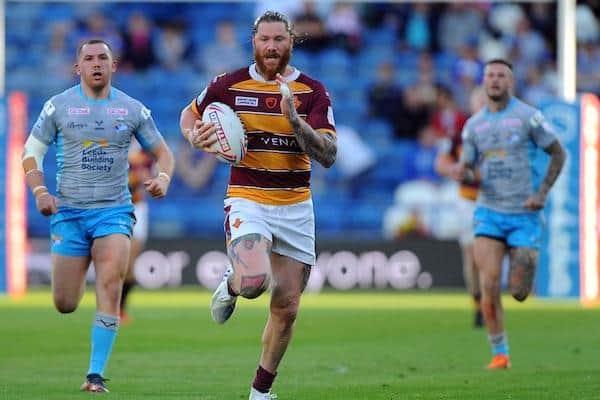 Chris McQueen breaks awya to score for Giants in their home win over Rhinos last June. Picture by John Rushworth/SWpix.com.