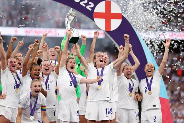LONDON, ENGLAND - JULY 31: Ellen White and Jill Scott of England lift the trophy during the UEFA Women's Euro 2022 final match between England and Germany at Wembley Stadium on July 31, 2022 in London, England. (Photo by Naomi Baker/Getty Images)