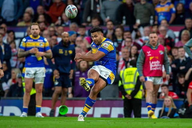 Rhyse Martin converts Kruise Leeming's try t set a record for succesive kicks. Picture by Bruce Rollinson.