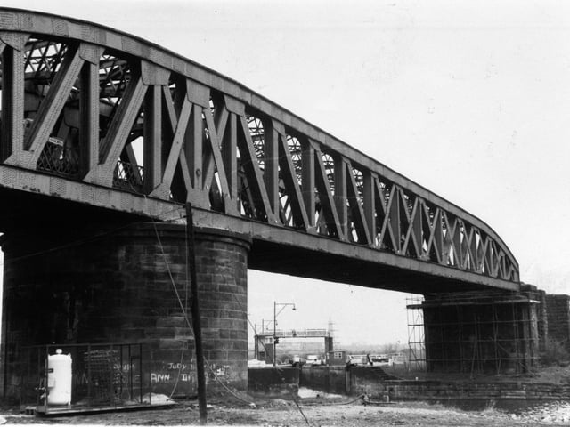 The old Knostrop four-lock bridge at Thwaite Gate in Hunslet pictured in March 1977.
