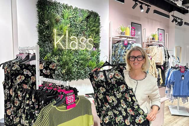 Lynne McKenna, Klass Leeds