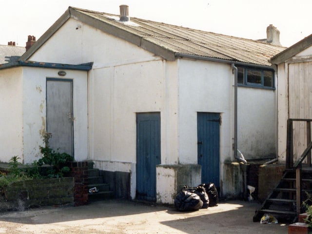 Side view of the old Rothwell Library on Marsh Street. This prefabricated building, initially temporary, served as a library from 1952 to 2001, when it was finally demolished and a new library was erected on the site, opening in March 2002.