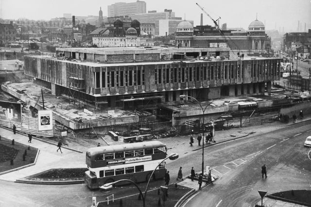 Work goes ahead on Bradford's new Law Courts in January 1971.  The Alhambra Theatre is in the background.