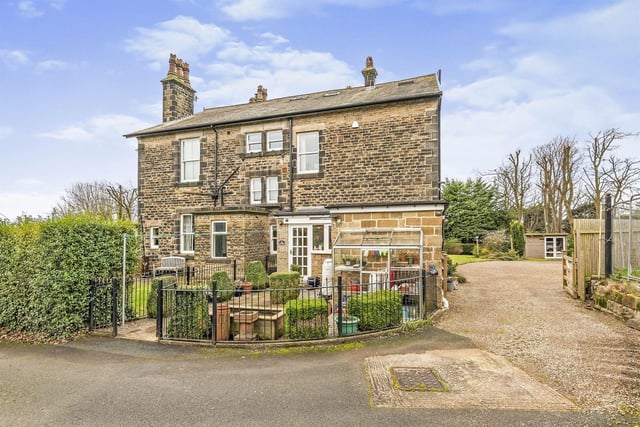 Located in a quiet position and tucked away in a highly desirable Horsforth location, this home is close to good transport links, good schools and is also just streets away from Horsforth Hall Park.