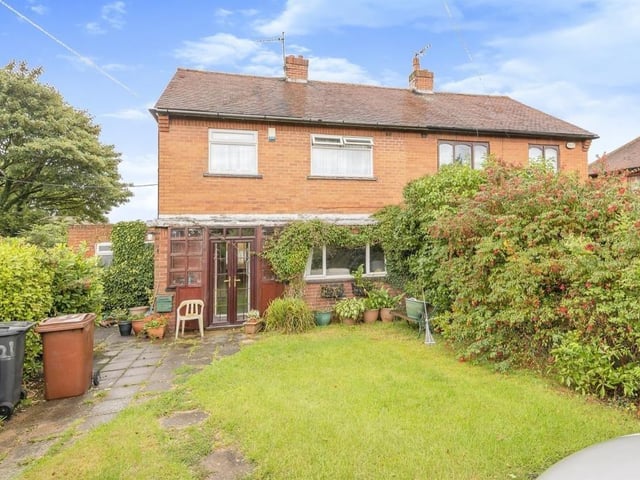 This delightful three bedroom property is situated in the highly desirable location of Calverley. The semi-detached family home has a large driveway to the front and an enclosed garden with a patio to the rear. There is also a gorgeous conservatory and a downstairs utility area.