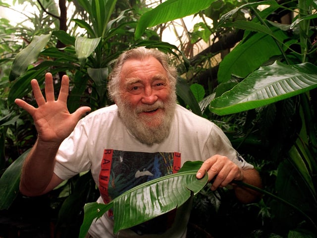 Conservationist Dr David Bellamy visited Tropical World in July 1997 to launch a new Internet web site for Rainforest charity Equafor.