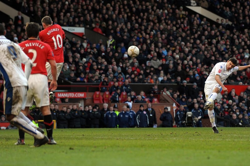 Leeds United's Scottish midfielder Robert Snodgrass (R) takes a free kick which hits the crossbar during their English FA Cup football match against Manchester United at Old Trafford. (Photo credit should read PAUL ELLIS/AFP via Getty Images)