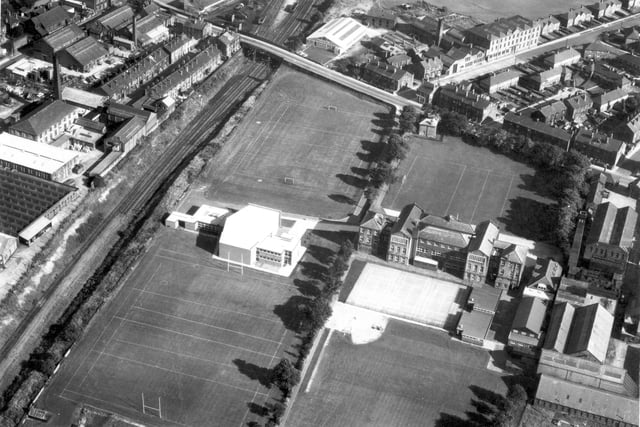 Morley Grammar School surrounded by playing fields in  August 1968. Fountain Street in the background.  The Wakefield-Bradford railway line is on the left.