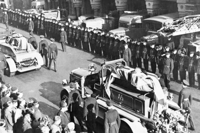 This picture shows the funeral of fire officer Soloman Belinki after he and other crew members were killed by a German bomb in Leeds in 1940.